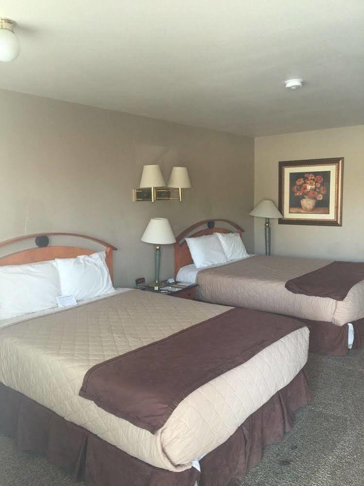 Whispering Sands Motel Hanksville Экстерьер фото