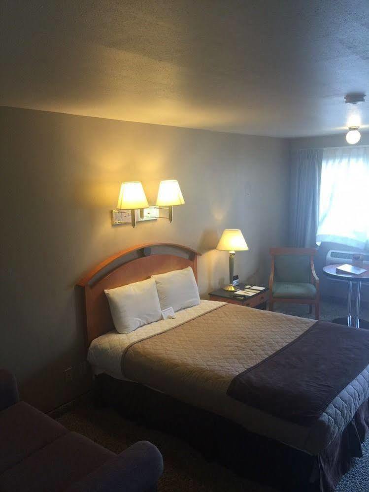 Whispering Sands Motel Hanksville Экстерьер фото